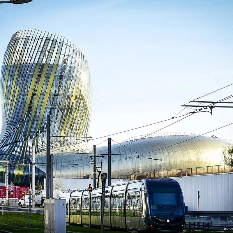La Cité du Vin et le tramway à Bordeaux