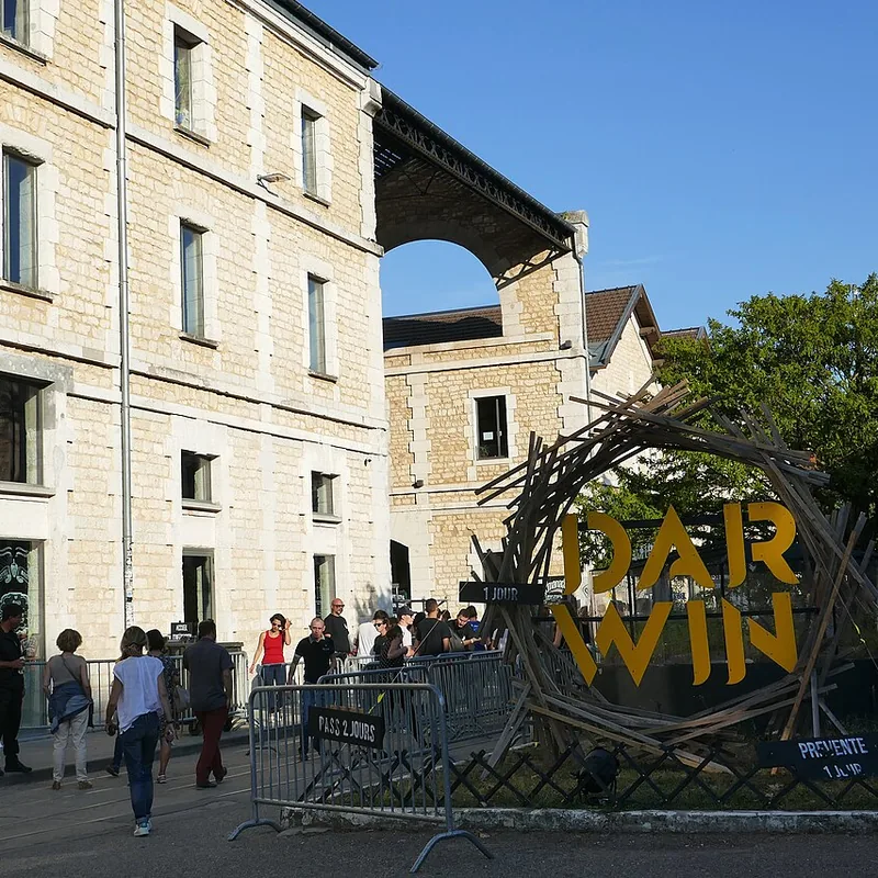 Entrée de l'écosystème Darwin dans l'ancienne caserne Niel