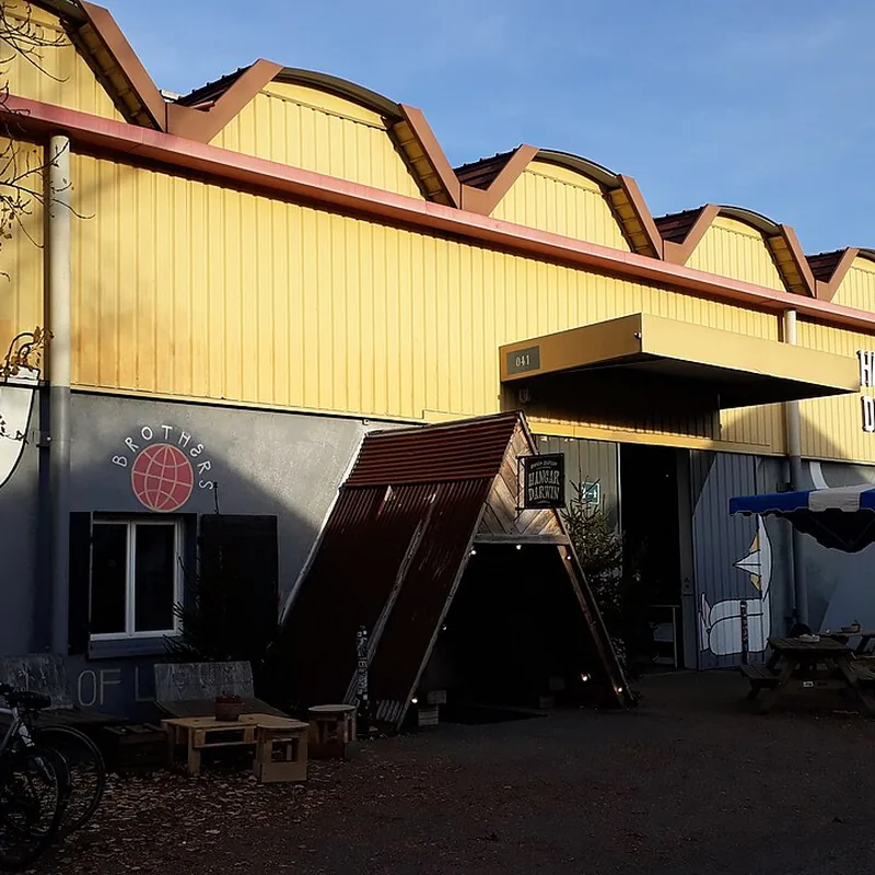 Hangar du skatepark de Darwin et sa fresque
