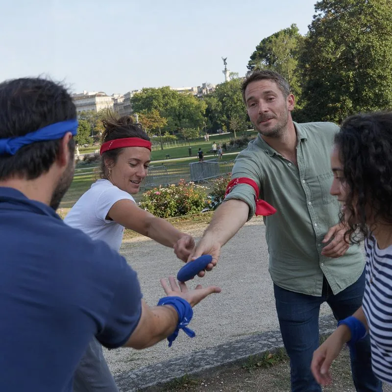 Équipe aux bandeaux de couleur qui fête un point gagné