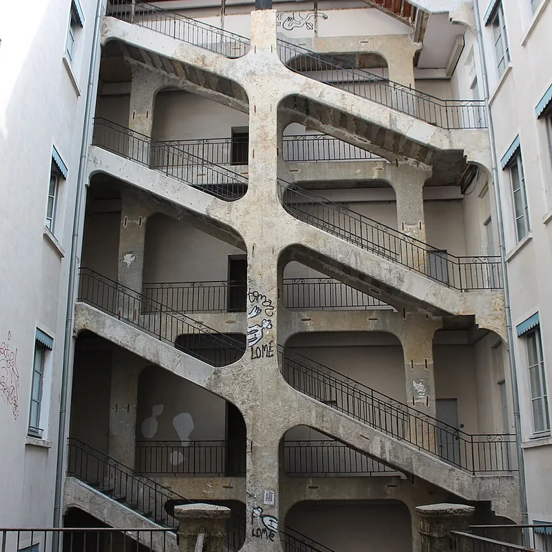 Escalier monumental de la Cour des Voraces à la Croix-Rousse