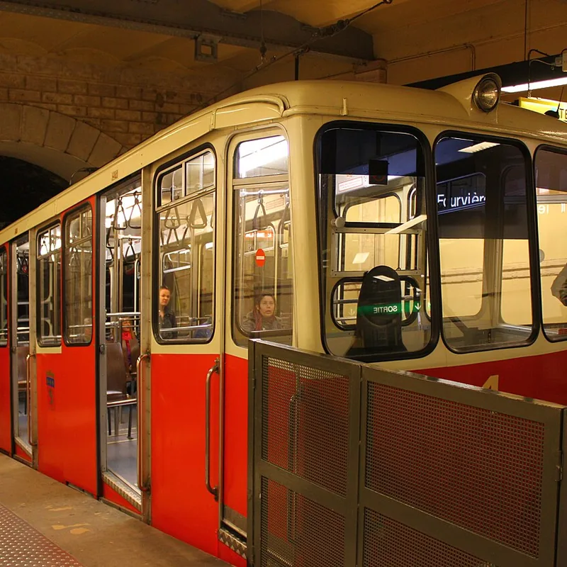 Rame du funiculaire de Fourvière en station