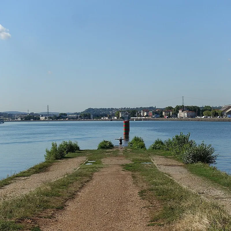 La pointe du confluent du Rhône et de la Saône, depuis le jardin du musée