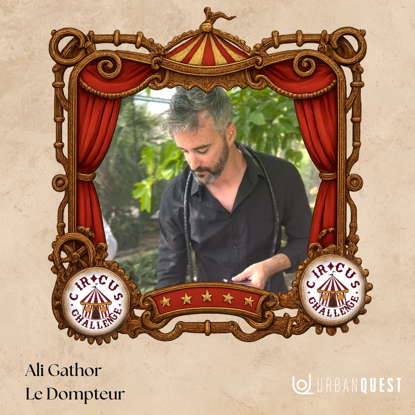 Ali Gathor, le dompteur du Circus Challenge, fouet en cuir autour du cou