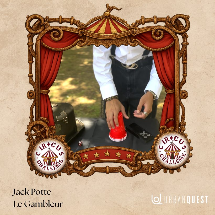 Jack Potte, le gambleur du Circus Challenge, gobelet et dés sur sa table de jeu