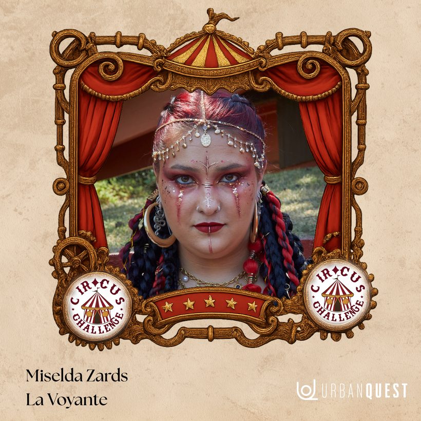 Miselda Zards, la voyante du Circus Challenge, parure de front et maquillage de scène