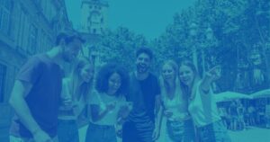 Equipe jouant à Urban Quest, jeu de piste à Aix en Provence