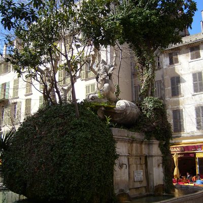 Place Puget et fontaine