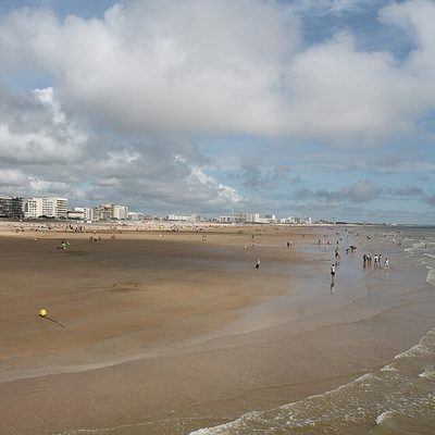 Grande plage de sable fin